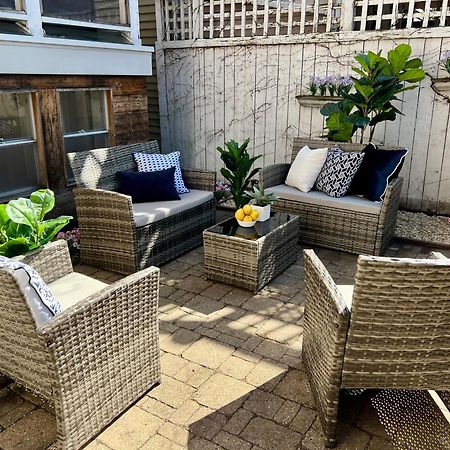 3 Bedroom Spacious Home In Ideal Location W Free Parking Back Yard Pets Welcome Chicago Kültér fotó
