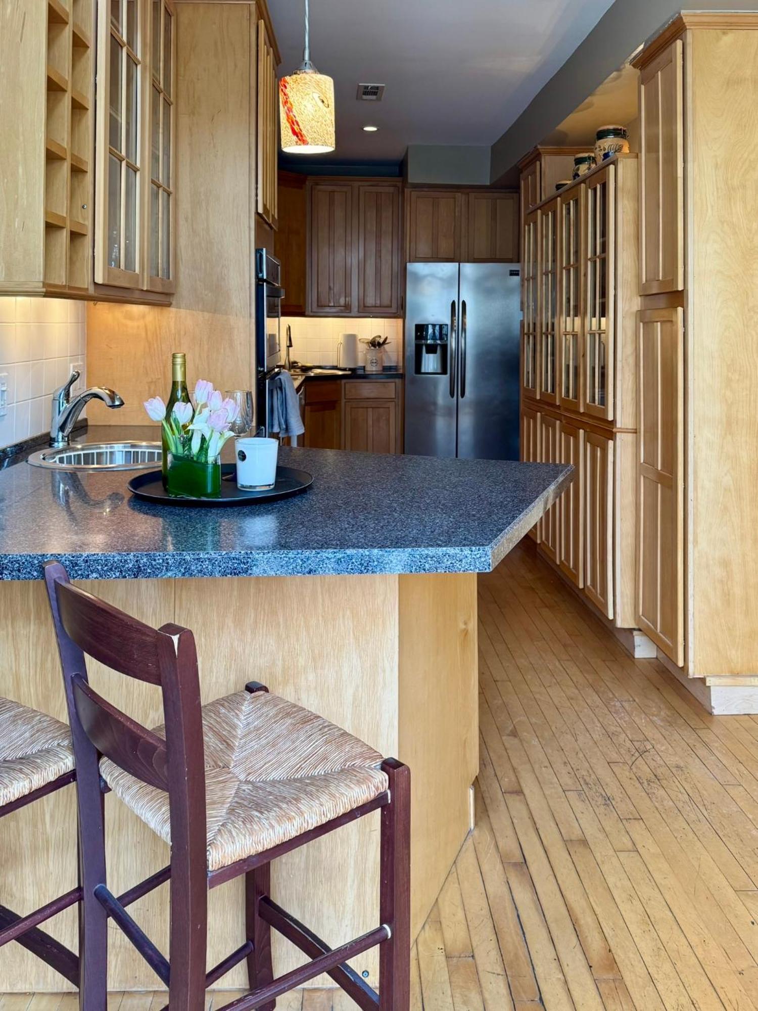 3 Bedroom Spacious Home In Ideal Location W Free Parking Back Yard Pets Welcome Chicago Kültér fotó