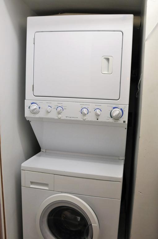 3 Bedroom Spacious Home In Ideal Location W Free Parking Back Yard Pets Welcome Chicago Kültér fotó